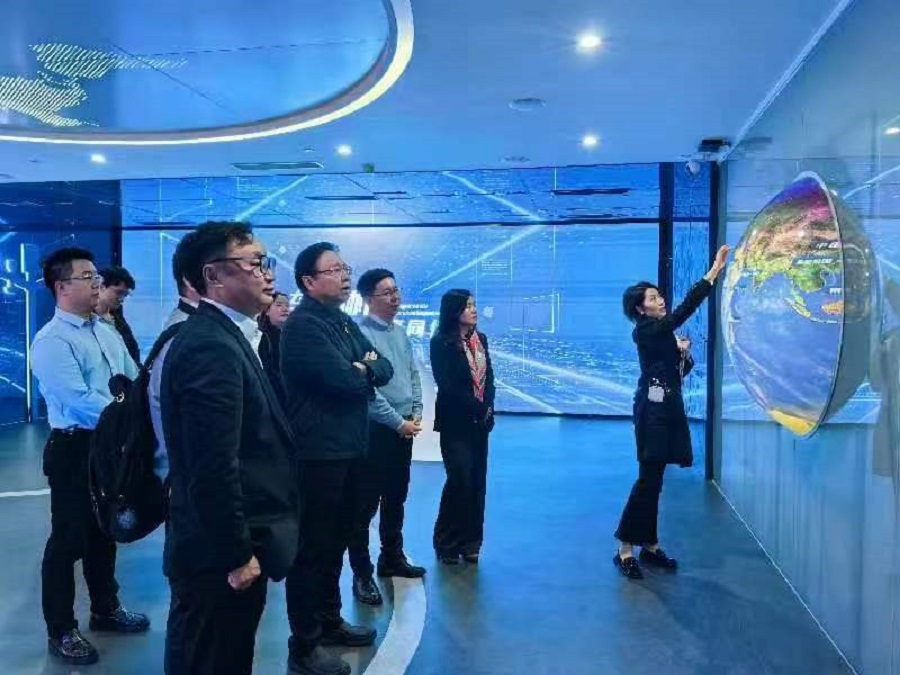 中國廣告協(xié)會(huì )會(huì )長(cháng)張國華蒞臨蜀道集團考察調研文化傳媒工作1.jpg